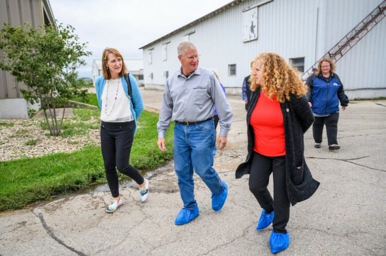 Chancellor Mnookin (right) walks with Wisconsin state Sen. Howard Marklein (center) and UW–Platteville Interim Chancellor Tammy Evetovich (left) during a tour of Pioneer Farms.